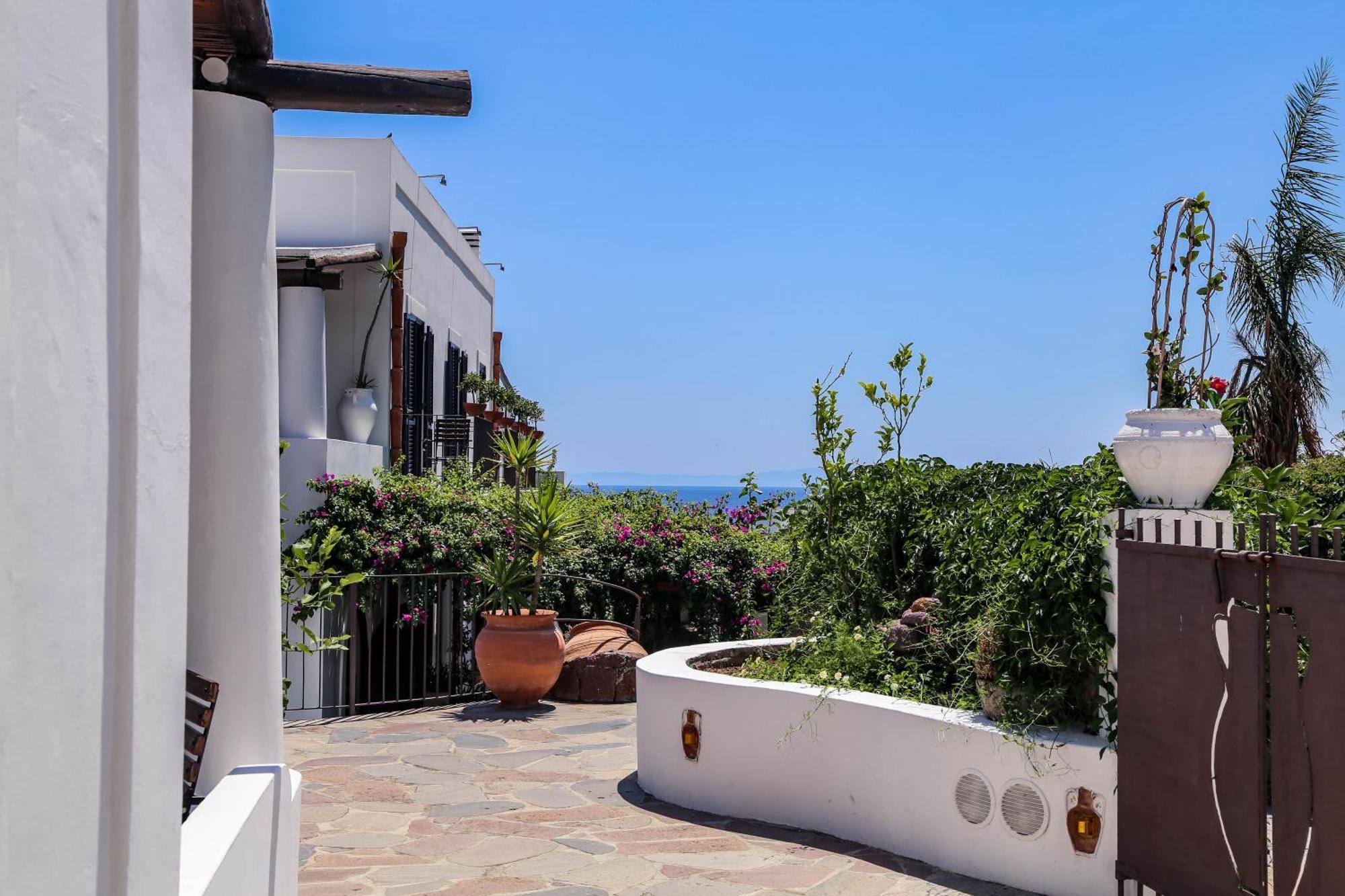 Quartara Boutique Hotel Panarea Bagian luar foto