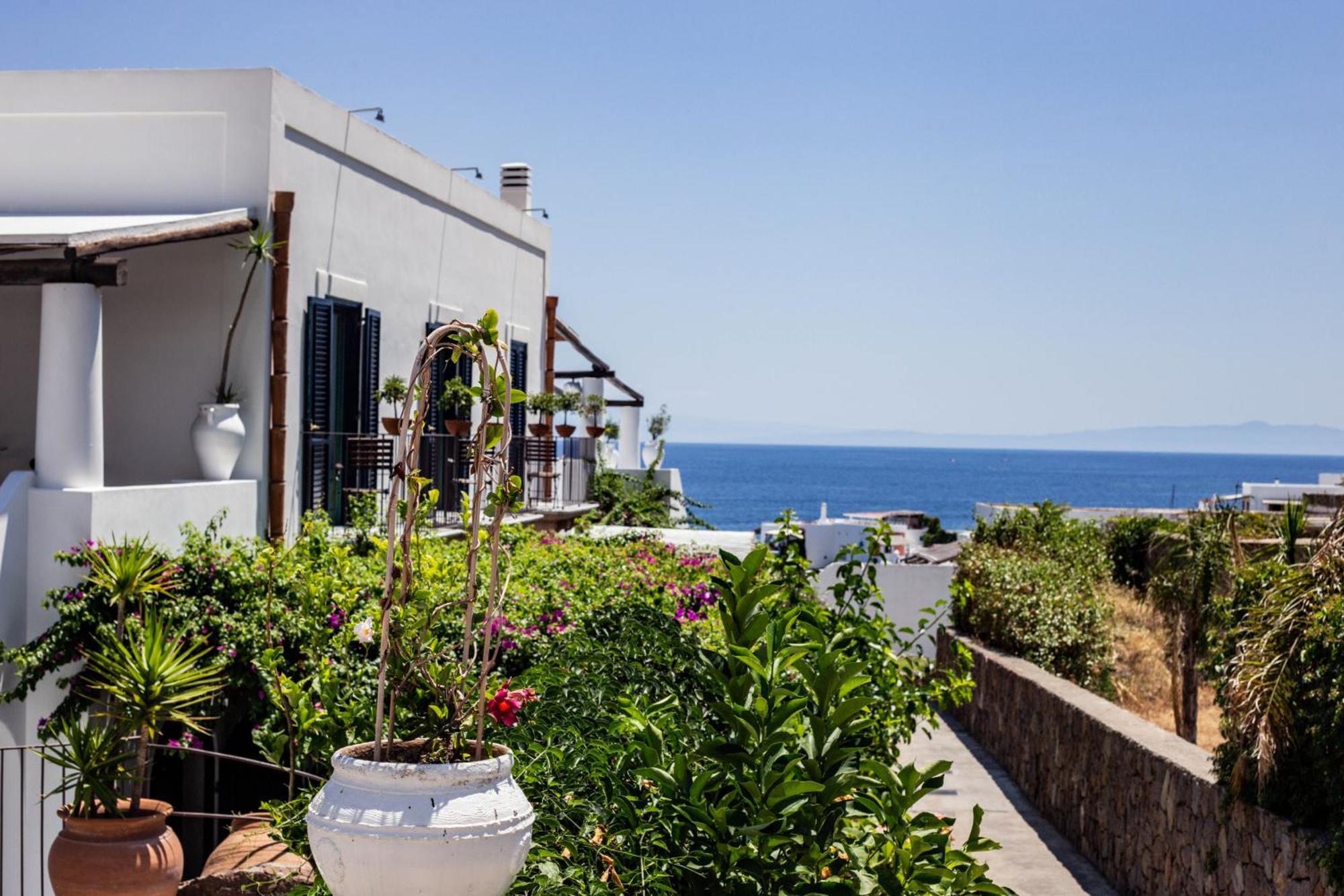 Quartara Boutique Hotel Panarea Bagian luar foto
