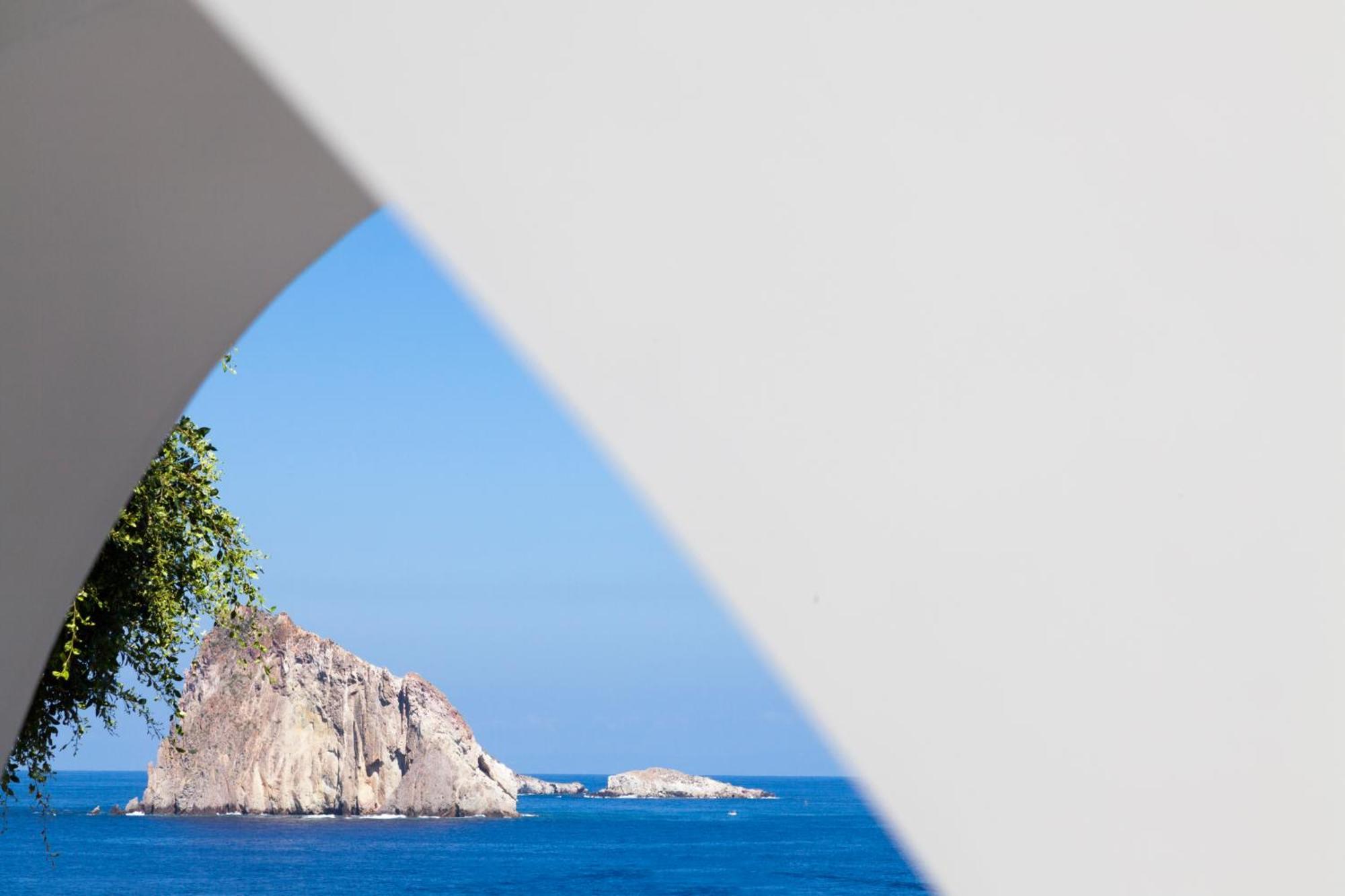 Quartara Boutique Hotel Panarea Bagian luar foto